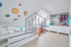 PROVISIONSFREI: möbliertes Smart Home auf großem Grundstück! - Fröhliches Kinderzimmer lädt zum Spielen ein